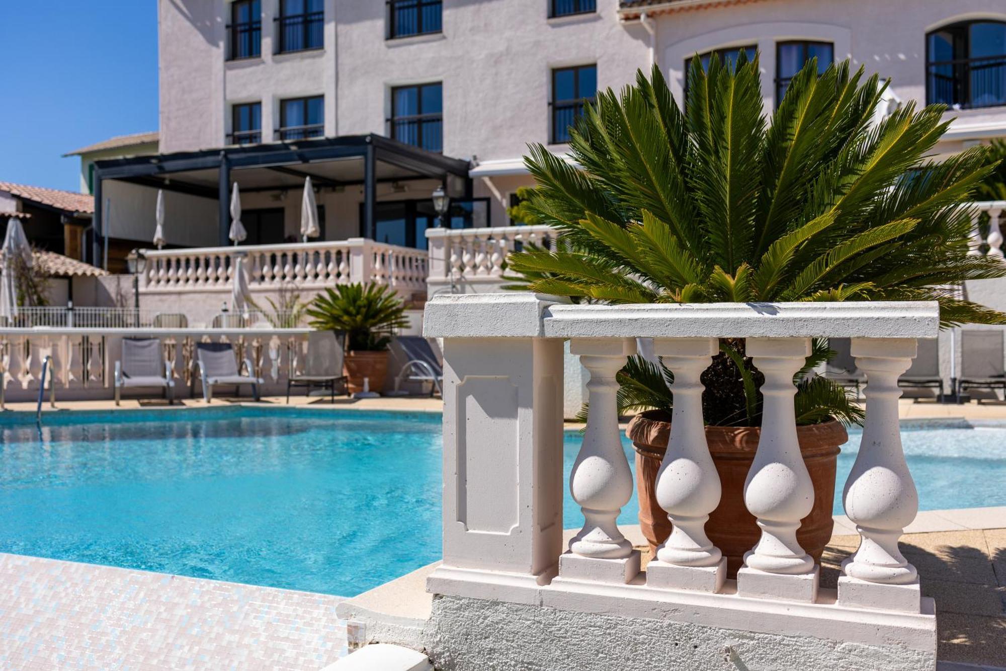 Hotel & Restaurant Perla Riviera Villeneuve-Loubet Eksteriør billede