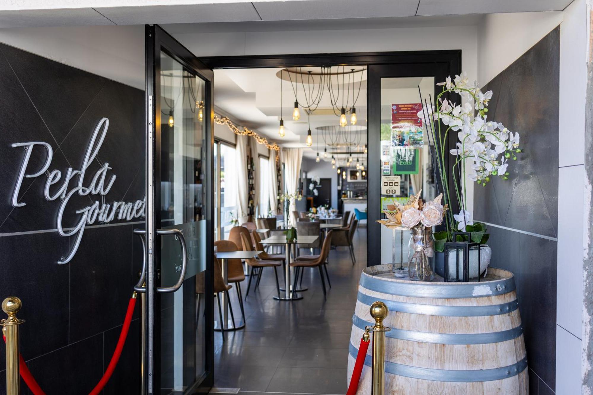Hotel & Restaurant Perla Riviera Villeneuve-Loubet Eksteriør billede